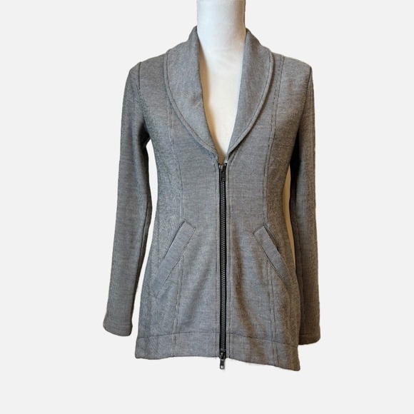 CAbi Drop-off Gray Zip Back Blazer Jacket - Picture 2 of 11